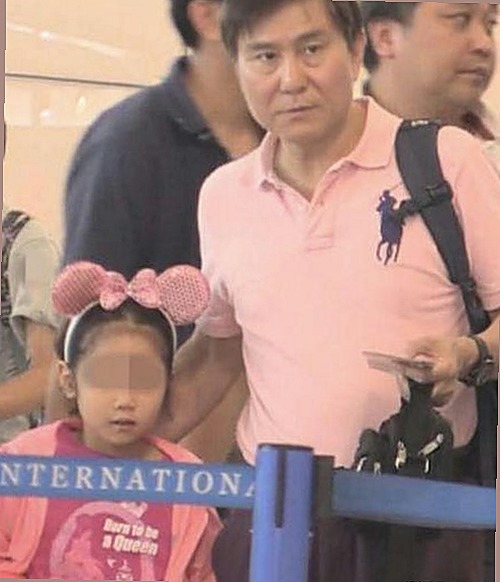 娱乐圈合影趣事与整容风波回顾