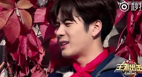 周一围神秘魅力背后:吃瓜君与吃瓜小探的娱乐镜像对比