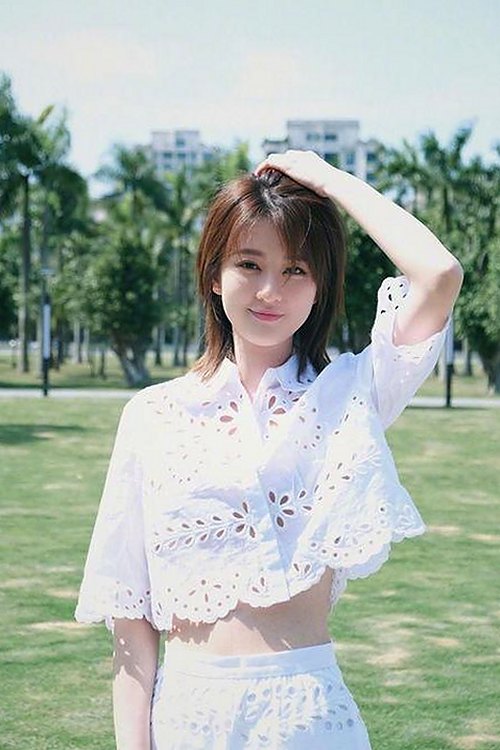 娱乐圈最新风云：黄子韬动态与Yunadoll爆料解读